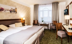 Hotel Lord **** Warsaw Airport Hotel **** / 1