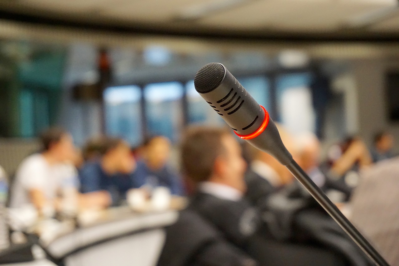 Nagłośnienie konferencji- Czyli co musisz wiedzieć wybierając najlepszy system nagłośnienia?