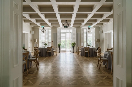 Sala konferencyjna Kominkowa w Weranda Home Sławica