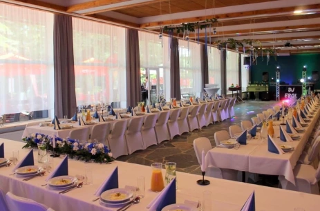 Sala konferencyjna Sala V Pod Dębem w Centrum Wypoczynkowo - Konferencyjne Trzy Jeziora Wieleń Zaobrzański