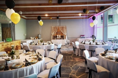 Sala konferencyjna Sala V Pod Dębem w Centrum Wypoczynkowo - Konferencyjne Trzy Jeziora Wieleń Zaobrzański