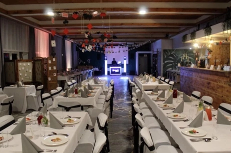 Sala konferencyjna Sala V Pod Dębem w Centrum Wypoczynkowo - Konferencyjne Trzy Jeziora Wieleń Zaobrzański