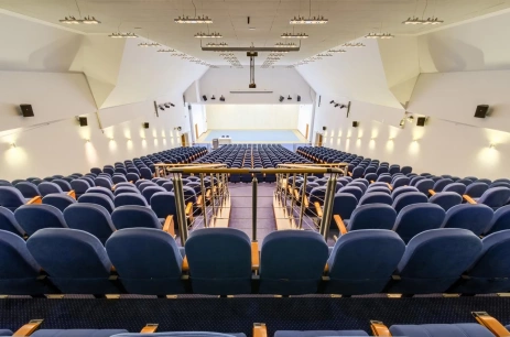 Sala konferencyjna Amfiteatralna + Audytorium Maximum w Centrum Konferencyjno-Szkoleniowe Ossa Rawa Mazowiecka