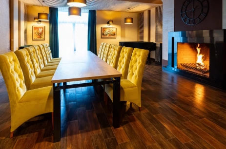 Sala konferencyjna Sala kominkowa w Hotel Avangarda *** Różan