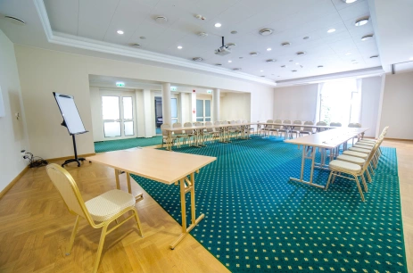 Sala konferencyjna Sala wykładowa T. Kościuszko w Pałac pod Kampinosem                             PAŹDZIERNIK -10% Leszno