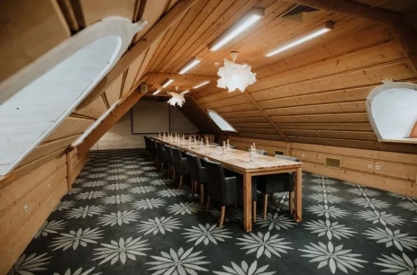 Sala konferencyjna Zbójnicka Izba w Kocierz Resort Andrychów