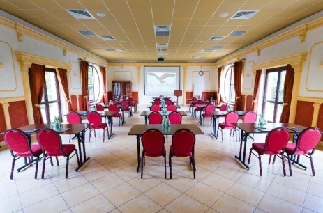 Sala konferencyjna Sala Kolumnowa w Hotel Ognisty Ptak Węgorzewo