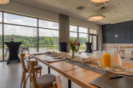 Sala konferencyjna Sala konferencyjno-balowa prawa w Hotel Odpocznia Resort i Las Jaracz