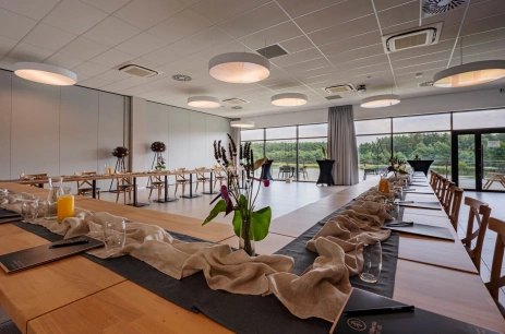 Sala konferencyjna Sala konferencyjno-balowa prawa w Hotel Odpocznia Resort i Las Jaracz