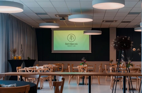Sala konferencyjna Sala konferencyjno-balowa prawa w Hotel Odpocznia Resort i Las Jaracz