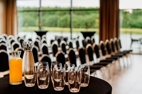 Sala konferencyjna Sala konferencyjno-balowa prawa w Hotel Odpocznia Resort i Las Jaracz