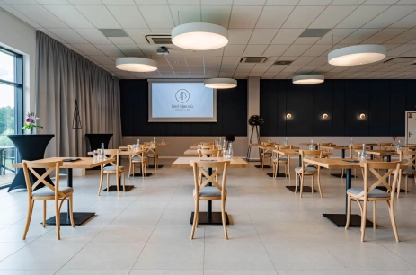 Sala konferencyjna Sala konferencyjno-balowa prawa w Hotel Odpocznia Resort i Las Jaracz