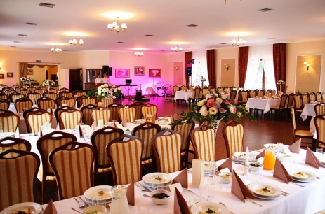 Sala konferencyjna Sala bankietowa w Kompleks Rekreacyjno-Sportowy "Dom nad Jeziorem" Silnowo