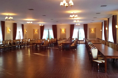 Sala konferencyjna Sala bankietowa w Kompleks Rekreacyjno-Sportowy "Dom nad Jeziorem" Silnowo