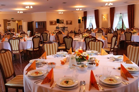 Sala konferencyjna Sala bankietowa w Kompleks Rekreacyjno-Sportowy "Dom nad Jeziorem" Silnowo