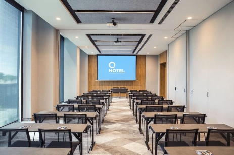 Sala konferencyjna Boardroom AB w Q Hotel Plus Wrocław Bielany Wrocław