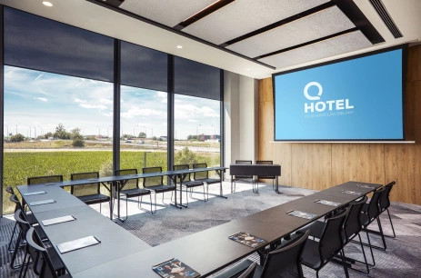 Sala konferencyjna Boardroom E w Q Hotel Plus Wrocław Bielany Wrocław