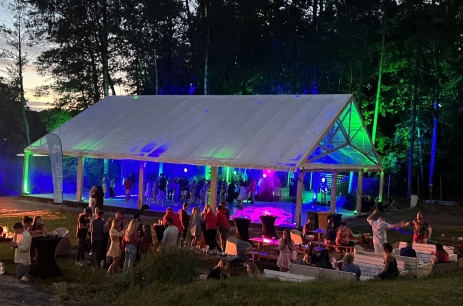 Sala konferencyjna Sala plażowa - namiot eventowy nad brzegiem jeziora- w Ruciane Park Mazury resort & spa Ruciane-Nida