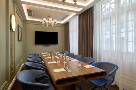 Sala konferencyjna Sala Boardroom w Hotel Saski Kraków Curio Collection by Hilton Kraków