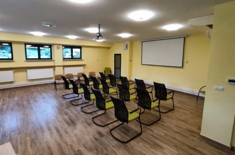 Sala konferencyjna Bursztynowa w Centrum Naukowo-Szkoleniowe Warszawskie Zacisze Warszawa