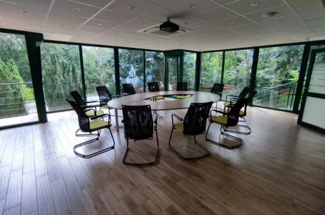 Sala konferencyjna Szmaragdowa w Centrum Naukowo-Szkoleniowe Warszawskie Zacisze Warszawa