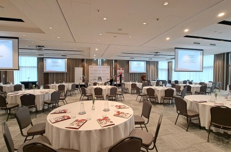 Sala konferencyjna BANKIETOWA w Hampton by Hilton Poznan Swarzedz | HUBO Centrum Konferencyjne Poznań