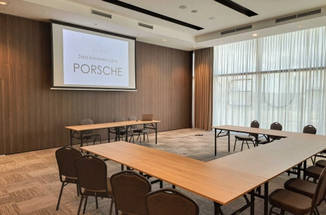 Sala konferencyjna PORSCHE w Hampton by Hilton Poznan Swarzedz | HUBO Centrum Konferencyjne Poznań