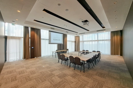 Sala konferencyjna FERRARI w Hampton by Hilton Poznan Swarzedz | HUBO Centrum Konferencyjne Poznań