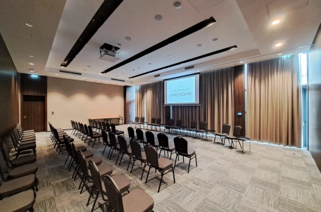 Sala konferencyjna LAMBORGHINI w Hampton by Hilton Poznan Swarzedz | HUBO Centrum Konferencyjne Poznań