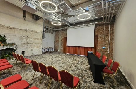 Sala konferencyjna Sala Uzdrowienia w Arche Nałęczów dawne Sanatorium Milicyjne Nałęczów