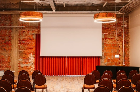 Sala konferencyjna Sala Uzdrowienia w Arche Nałęczów dawne Sanatorium Milicyjne Nałęczów