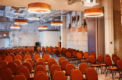 Sala konferencyjna Sala Uzdrowienia w Arche Nałęczów dawne Sanatorium Milicyjne Nałęczów