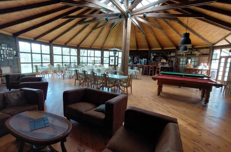 Sala konferencyjna Sala Konferencyjna w Tamarynowa Osada Łowyń