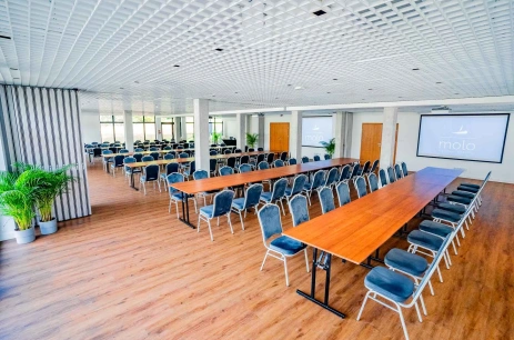 Sala konferencyjna Sala Genaker w Centrum MOLO Konferencje i Rekreacja nad Zalewem Sulejowskim Smardzewice