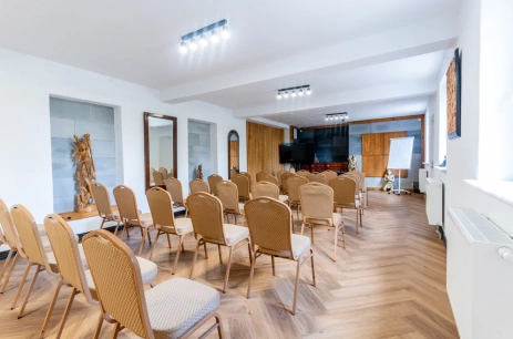 Sala konferencyjna Prithvi w Talaria Resort & SPA Trojanów