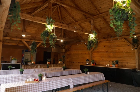 Sala konferencyjna Wiata Grillowa w Przysiółek Kresy Kluki