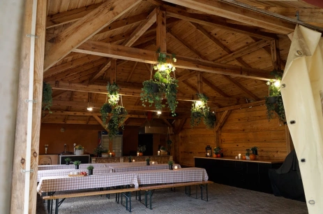 Sala konferencyjna Wiata Grillowa w Przysiółek Kresy Kluki