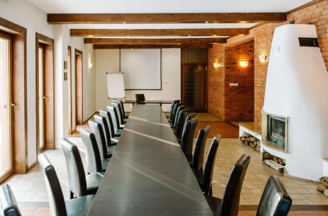 Sala konferencyjna Sala Kominkowa w Przysiółek Kresy Kluki