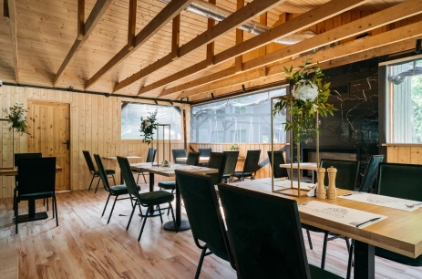 Sala konferencyjna Sala Kominkowa w Narusa Leśna Przystań Frombork