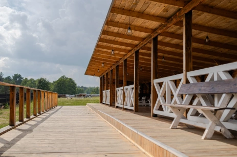 Sala konferencyjna Wiata grirowa w Ośrodek Wypoczynkowy Leśne Ustronie Witnica