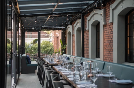 Sala konferencyjna Oranżeria w Restauracja DOCK19 by Mateusz Gessler Warszawa