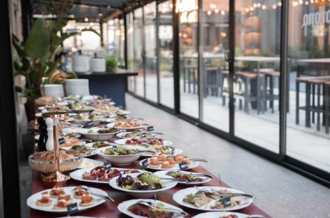 Sala konferencyjna Oranżeria w Restauracja DOCK19 by Mateusz Gessler Warszawa