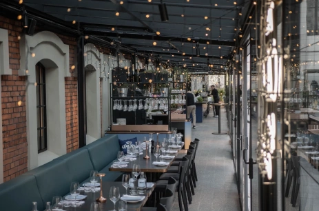 Sala konferencyjna Oranżeria w Restauracja DOCK19 by Mateusz Gessler Warszawa