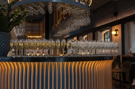 Sala konferencyjna Bar Koktajlowy w Restauracja DOCK19 by Mateusz Gessler Warszawa