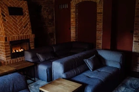 Sala konferencyjna Sala kinowa z rzutnikiem i ekranem kinowym w Pałac Warlity Olsztynek