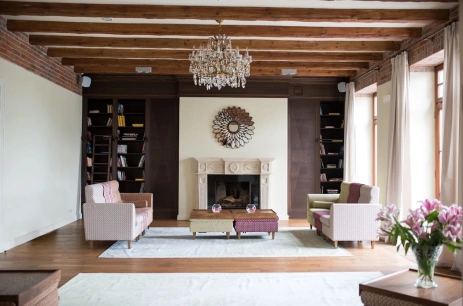 Sala konferencyjna Sala kominkowa z wyjściem na taras w Pałac Warlity Olsztynek