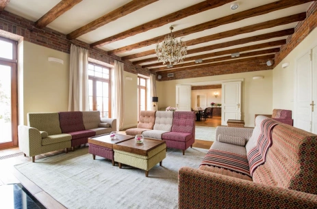 Sala konferencyjna Sala kominkowa z wyjściem na taras w Pałac Warlity Olsztynek