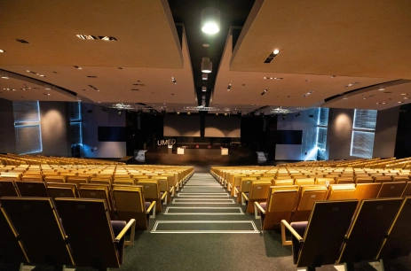 Sala konferencyjna Aula 1000 w Centrum Dydaktyczne Uniwersytetu Medycznego w Łodzi Łódź