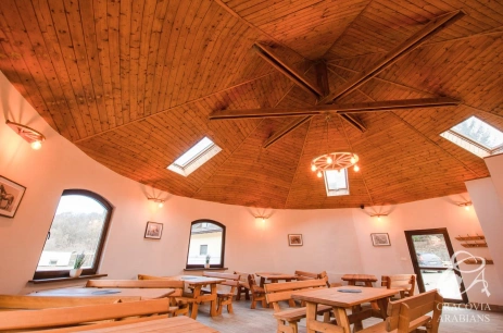Sala konferencyjna Końska Strychówka - "Okrąglak" w Cracovia Arabians Kraków
