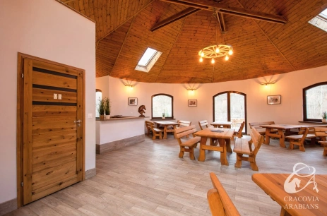 Sala konferencyjna Końska Strychówka - "Okrąglak" w Cracovia Arabians Kraków